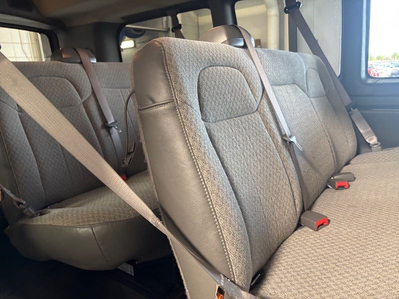 2024 Chevrolet Express Passenger 2500 1LT