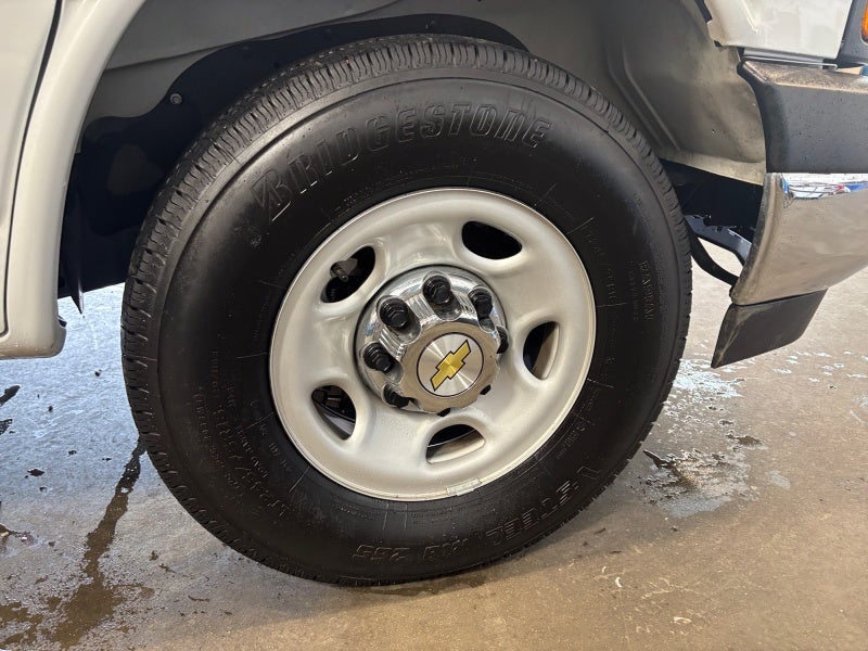 2024 Chevrolet Express Passenger 2500 1LT