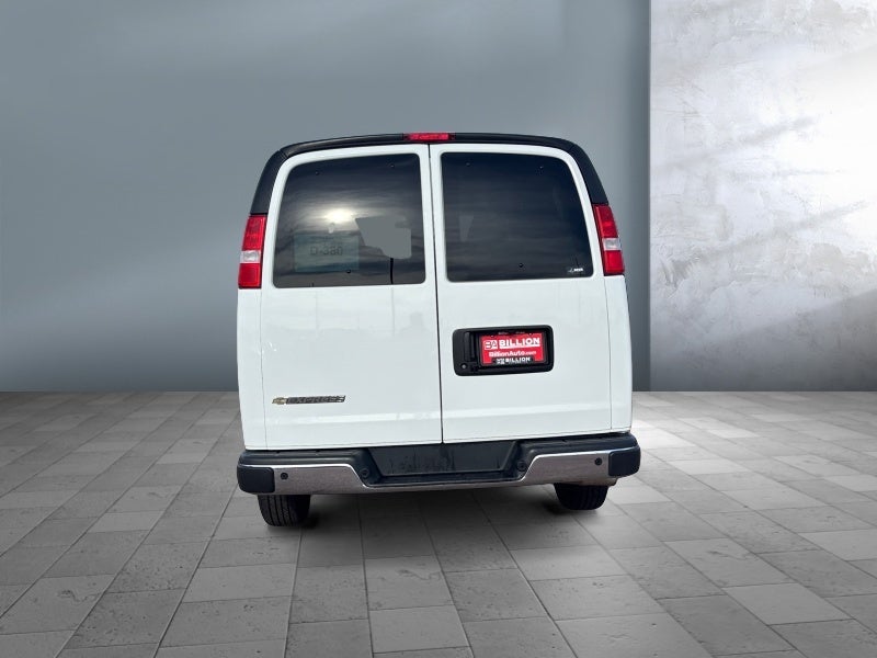 2024 Chevrolet Express Passenger 2500 1LT