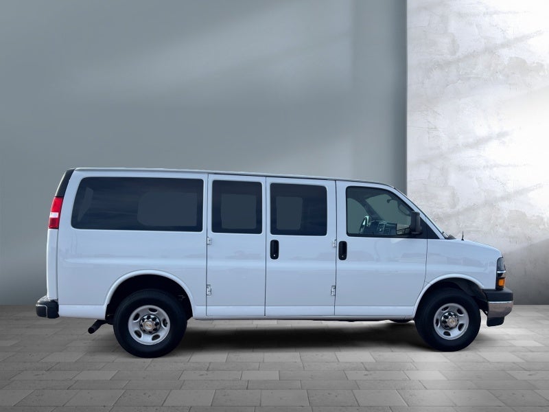 2024 Chevrolet Express Passenger 2500 1LT