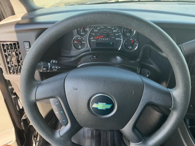 2025 Chevrolet Express Passenger 3500 1LS