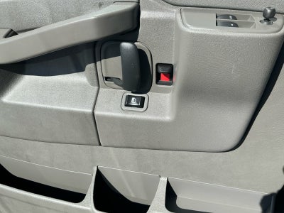 2025 Chevrolet Express Passenger 3500 1LS