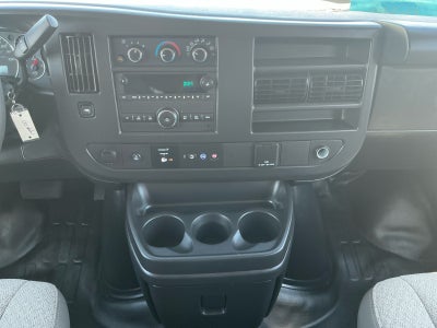 2025 Chevrolet Express Passenger 3500 1LS