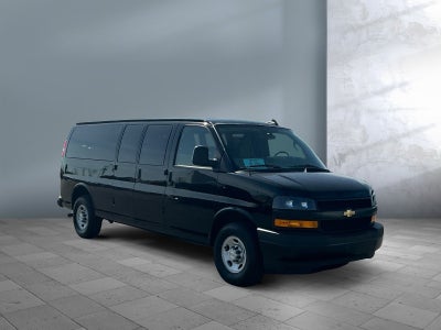 2025 Chevrolet Express Passenger 3500 1LS