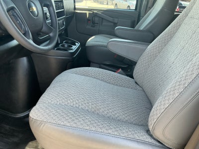 2025 Chevrolet Express Passenger 3500 1LS