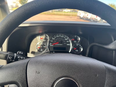 2025 Chevrolet Express Passenger 3500 1LS