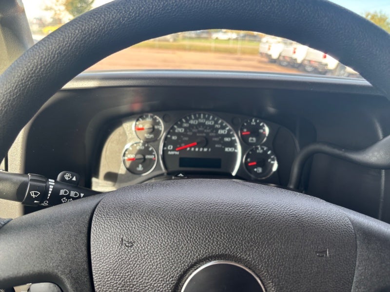 2025 Chevrolet Express Passenger 3500 1LS