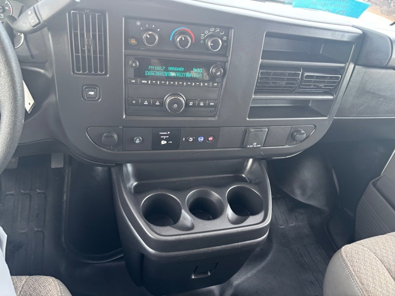 2025 Chevrolet Express Passenger 3500 1LS