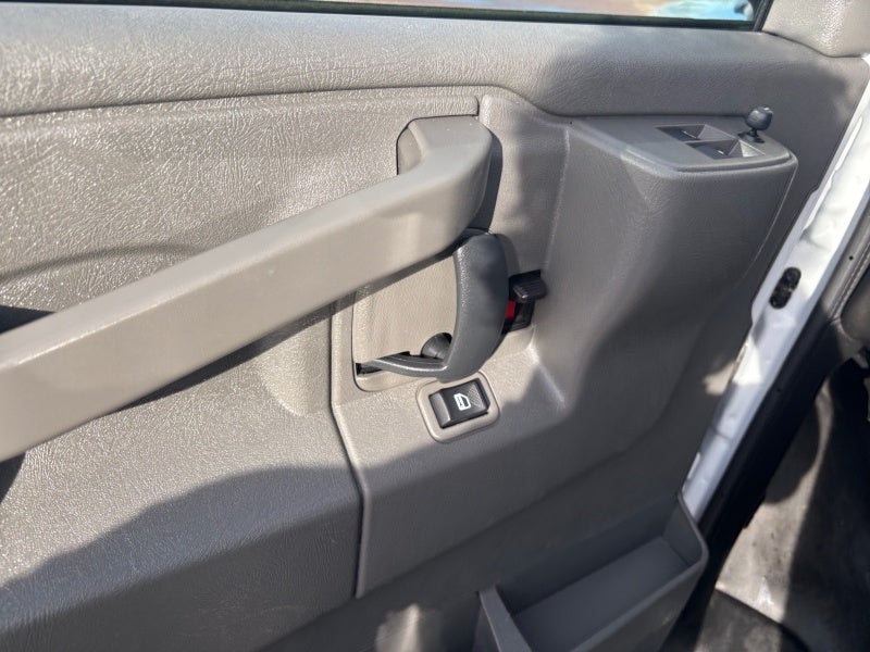 2025 Chevrolet Express Passenger 3500 1LS