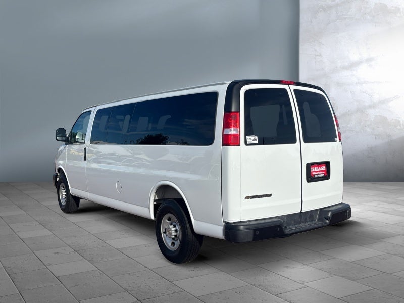 2025 Chevrolet Express Passenger 3500 1LS