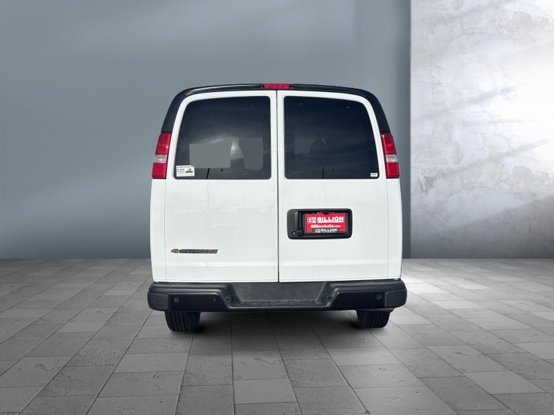 2025 Chevrolet Express Passenger 3500 1LS