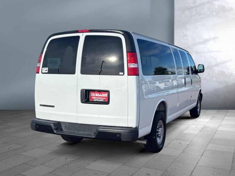 2025 Chevrolet Express Passenger 3500 1LS