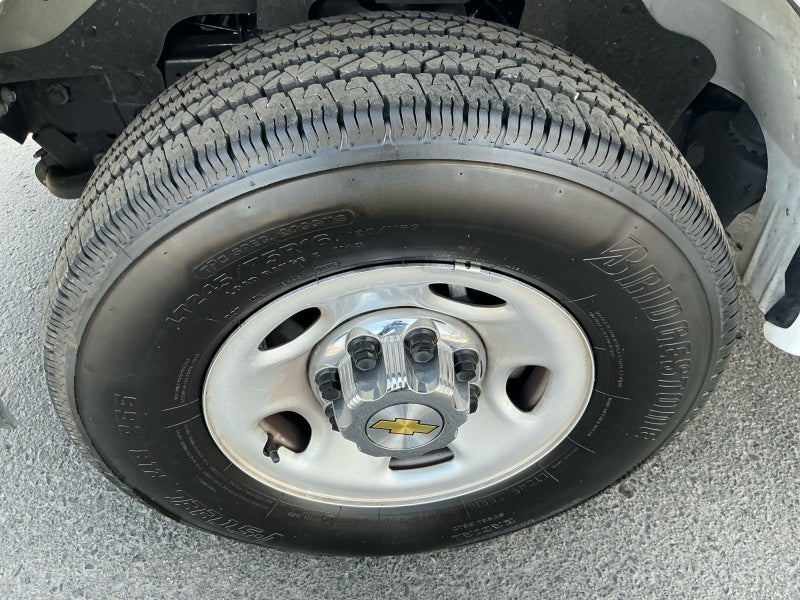 2025 Chevrolet Express Passenger 3500 1LT