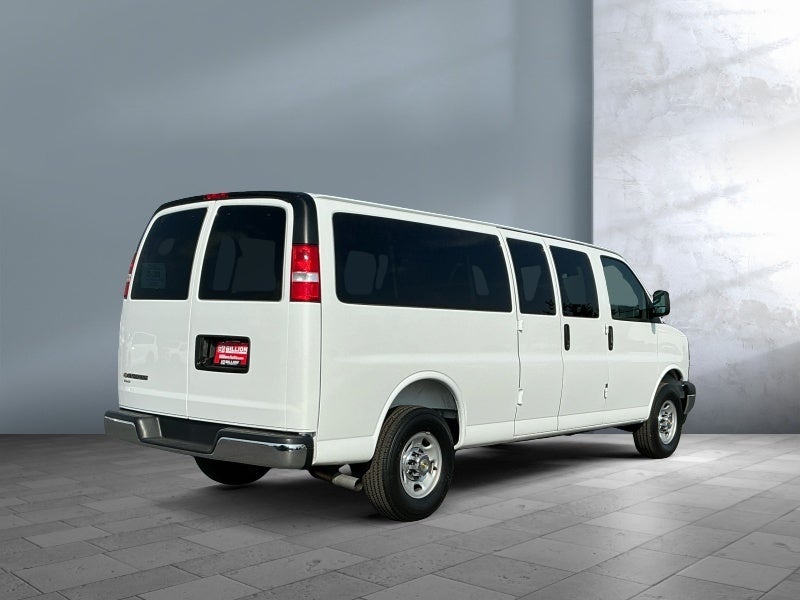 2025 Chevrolet Express Passenger 3500 1LT