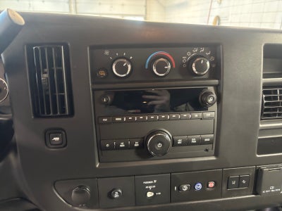 2025 Chevrolet Express Passenger 3500 1LT