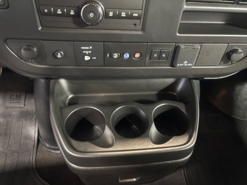 2025 Chevrolet Express Passenger 3500 1LT