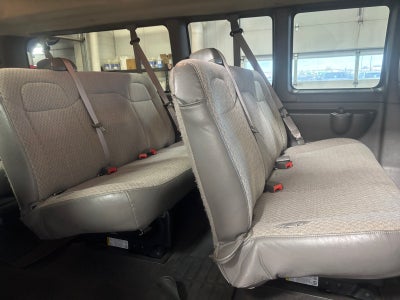 2025 Chevrolet Express Passenger 3500 1LT