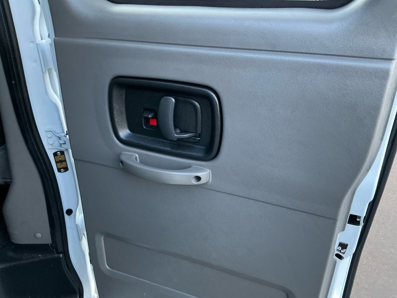 2024 Chevrolet Express Passenger 3500 1LT