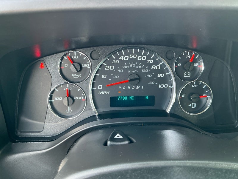 2025 Chevrolet Express Passenger 3500 1LT