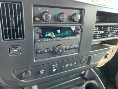 2025 Chevrolet Express Passenger 3500 1LT