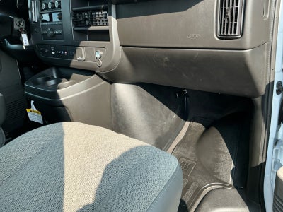2025 Chevrolet Express Passenger 3500 1LT