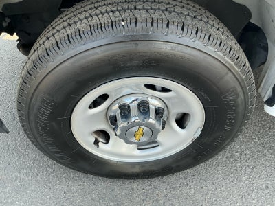 2025 Chevrolet Express Passenger 3500 1LT