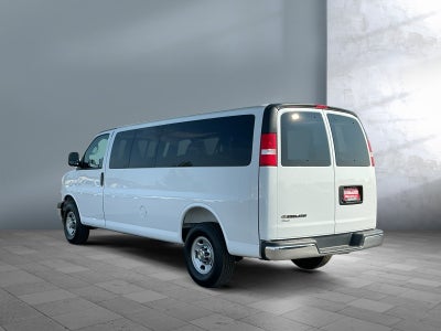 2025 Chevrolet Express Passenger 3500 1LT