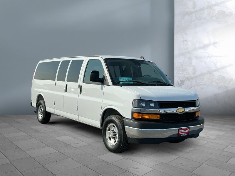 2025 Chevrolet Express Passenger 3500 1LT