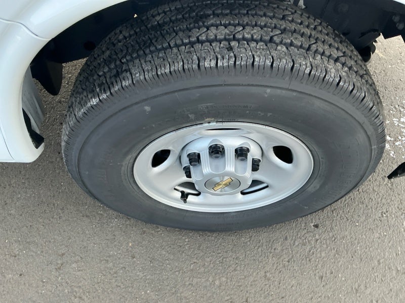 2025 Chevrolet Express Cutaway 3500 1WT