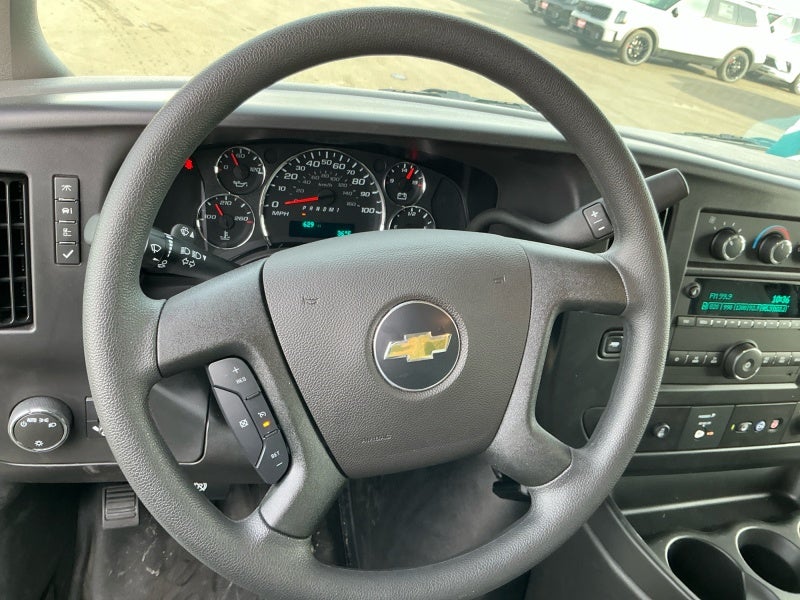 2025 Chevrolet Express Cutaway 3500 1WT