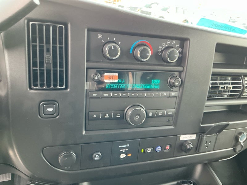 2025 Chevrolet Express Cutaway 3500 1WT