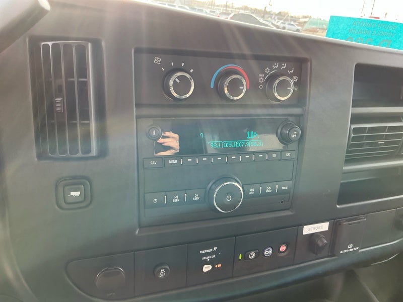 2025 Chevrolet Express Cutaway 3500 1WT