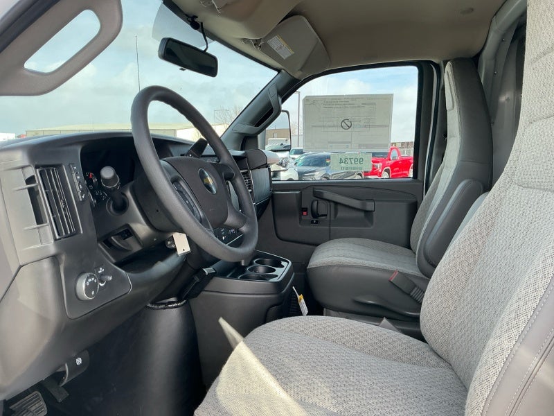 2025 Chevrolet Express Cutaway 3500 1WT