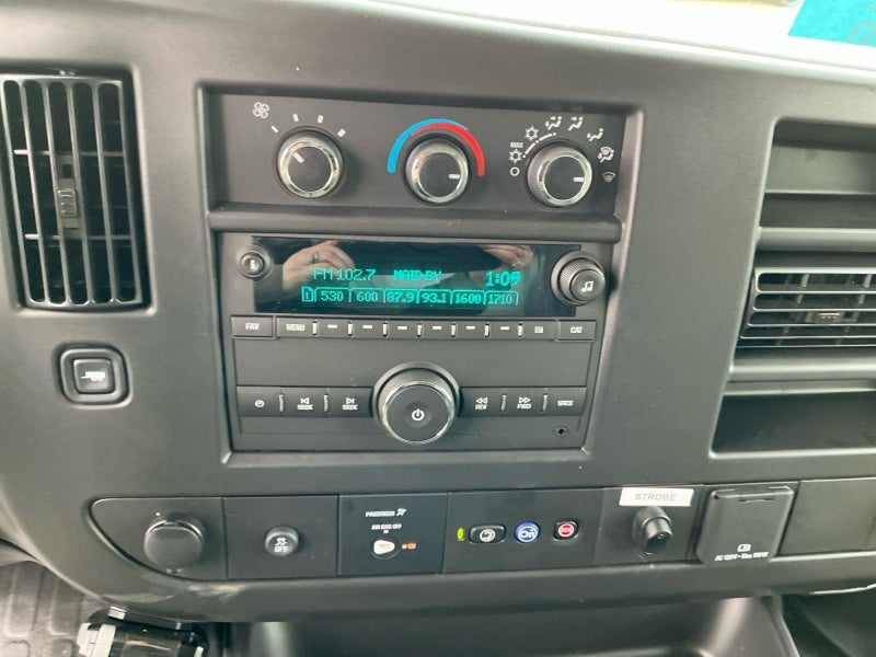 2025 Chevrolet Express Cutaway 3500 1WT