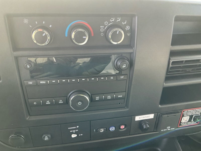 2025 Chevrolet Express Cutaway 3500 1WT