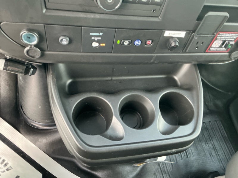 2025 Chevrolet Express Cutaway 3500 1WT