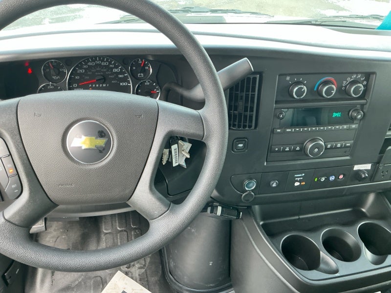 2025 Chevrolet Express Cutaway 3500 1WT