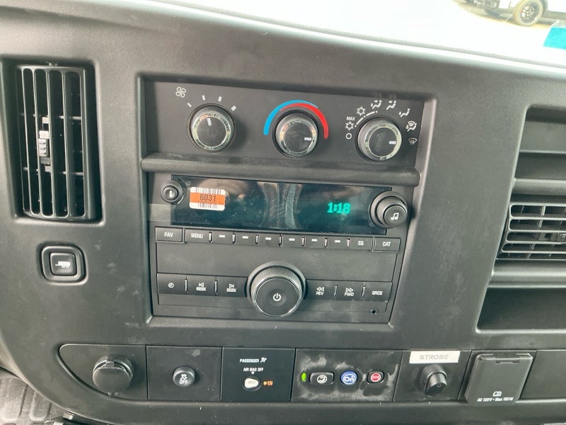 2025 Chevrolet Express Cutaway 3500 1WT