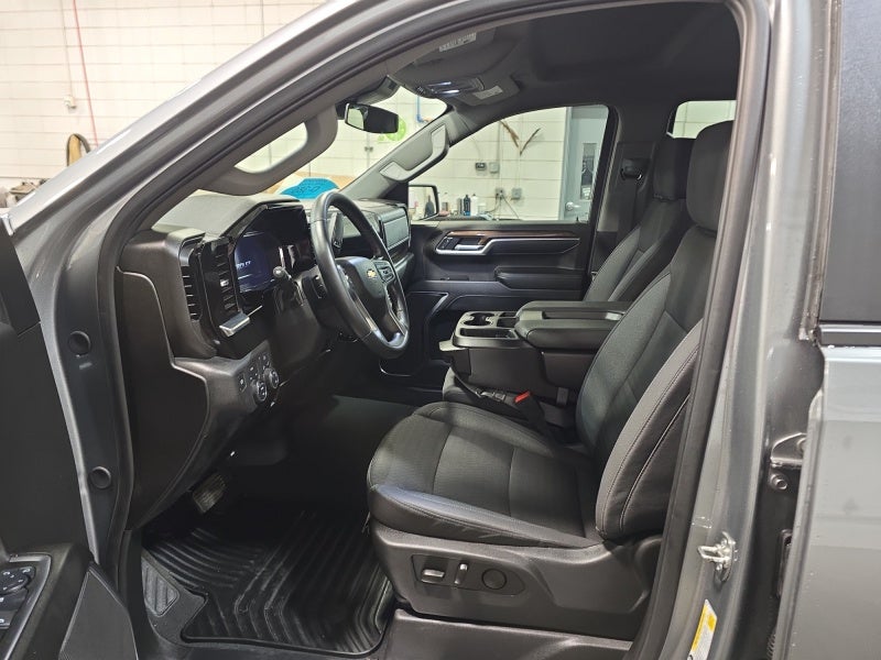 2025 Chevrolet Silverado 1500 LT (2FL)