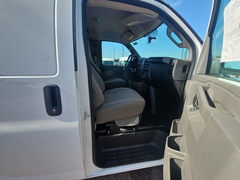 2026 Chevrolet Express Cargo 1WT