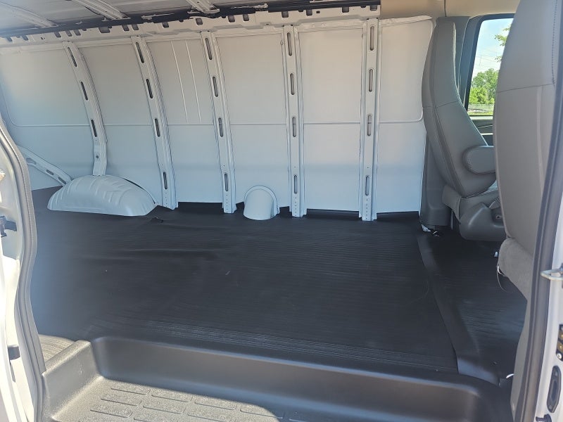 2026 Chevrolet Express Cargo 1WT