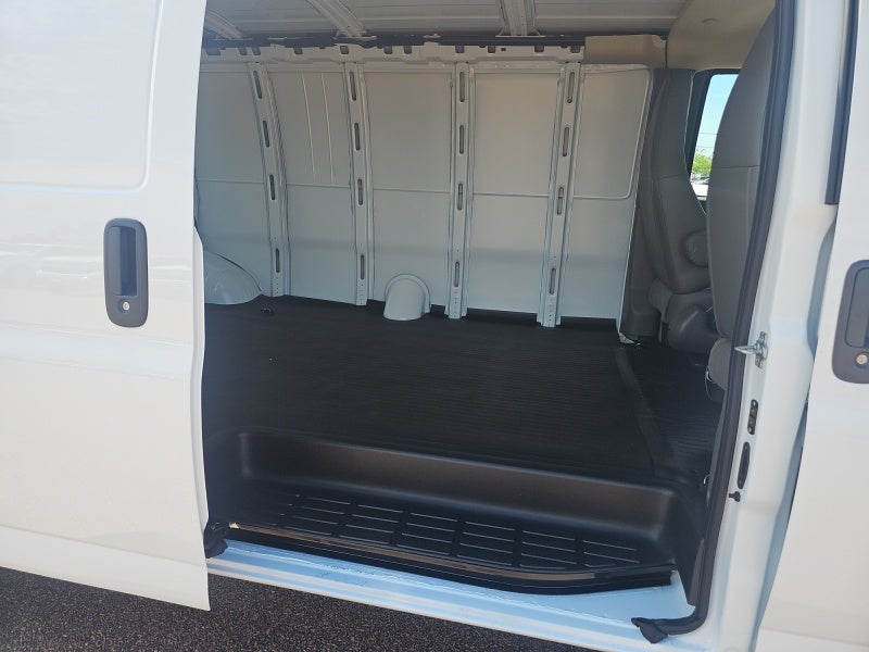 2026 Chevrolet Express Cargo 1WT
