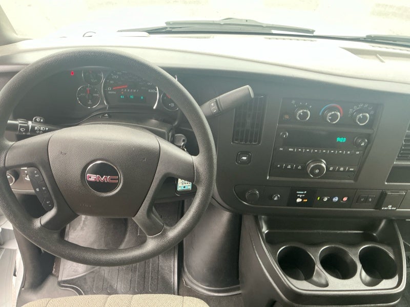 2025 GMC Savana Passenger LT