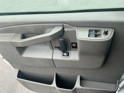 2025 GMC Savana Passenger LT