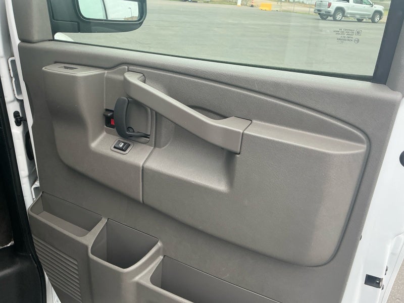 2025 GMC Savana Passenger LT