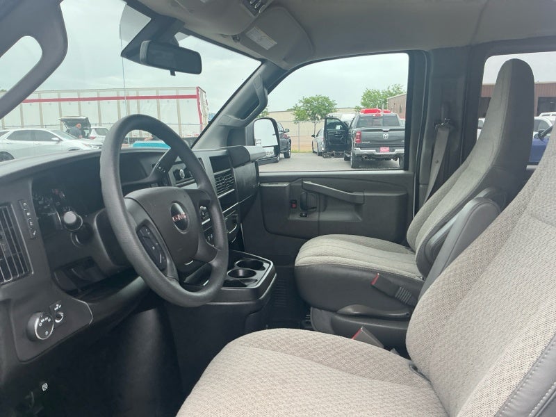2025 GMC Savana Passenger LT