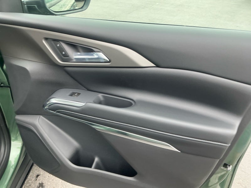 2027 Chevrolet Traverse LT - Photo 21