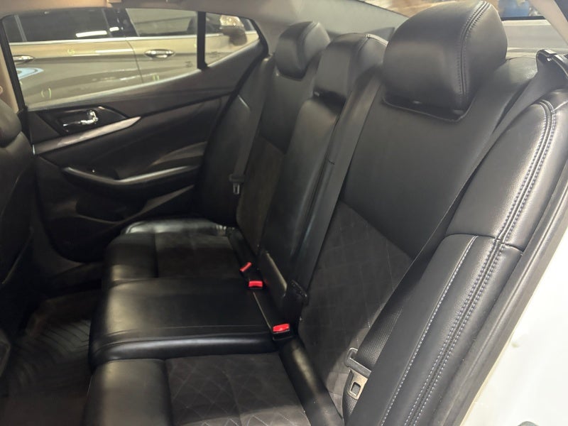 2018 Nissan Maxima SR