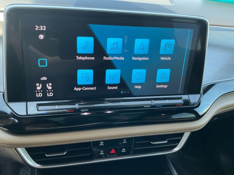 2024 Volkswagen Atlas Cross Sport 2.0T SE w/Technology