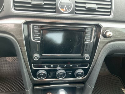 2017 Volkswagen Passat 1.8T SE w/Technology